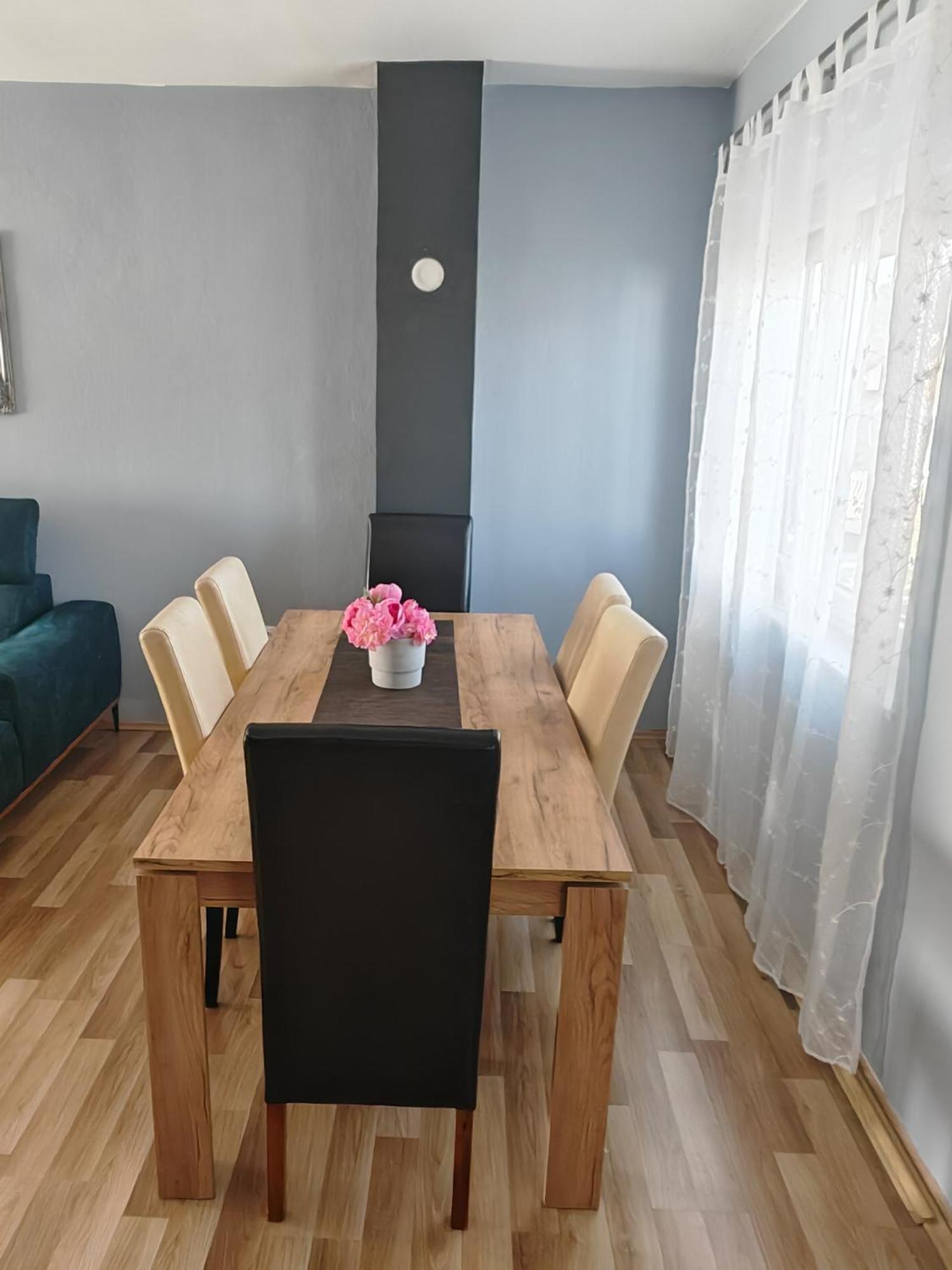 שיבניק Holiday House "Villa Flora" מראה חיצוני תמונה