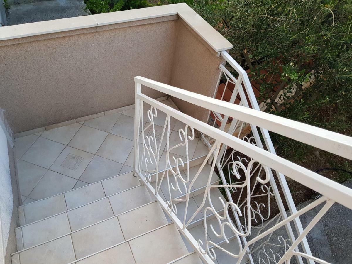 שיבניק Holiday House "Villa Flora" מראה חיצוני תמונה