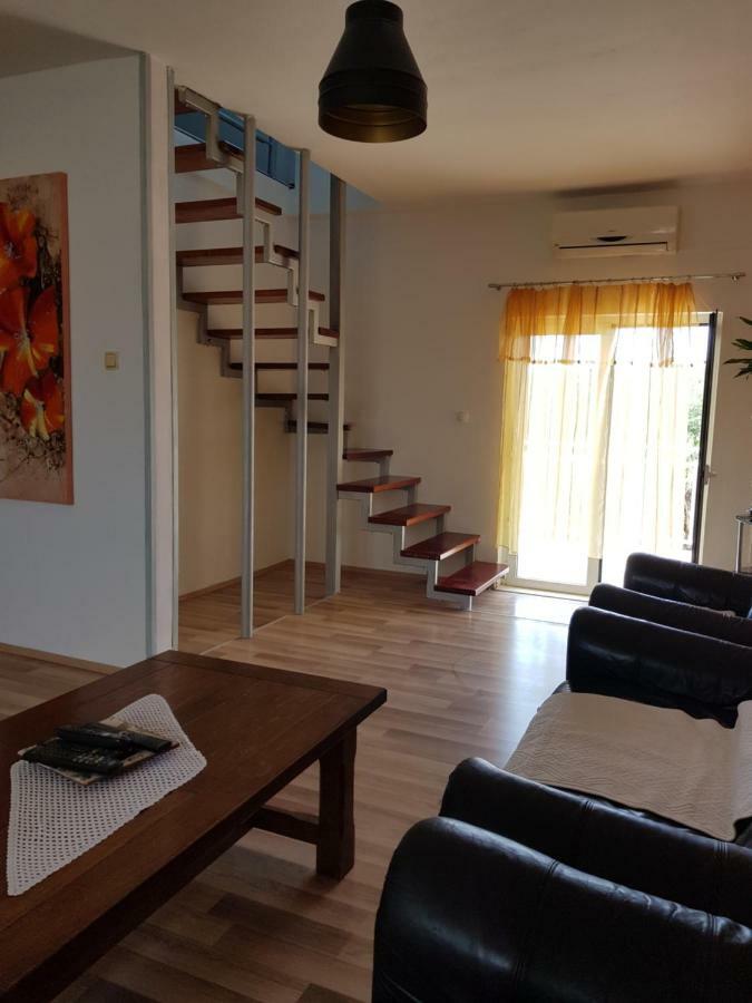 שיבניק Holiday House "Villa Flora" מראה חיצוני תמונה