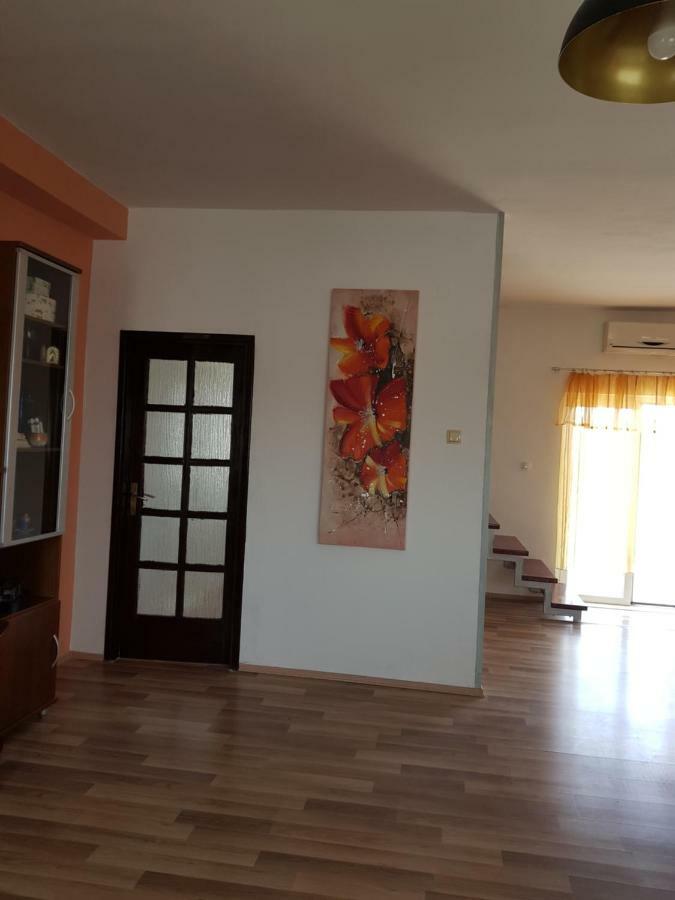 שיבניק Holiday House "Villa Flora" מראה חיצוני תמונה