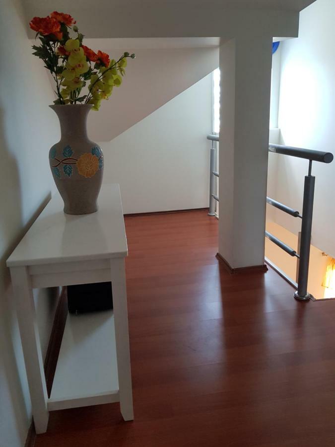 שיבניק Holiday House "Villa Flora" מראה חיצוני תמונה