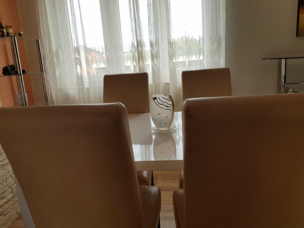 שיבניק Holiday House "Villa Flora" מראה חיצוני תמונה