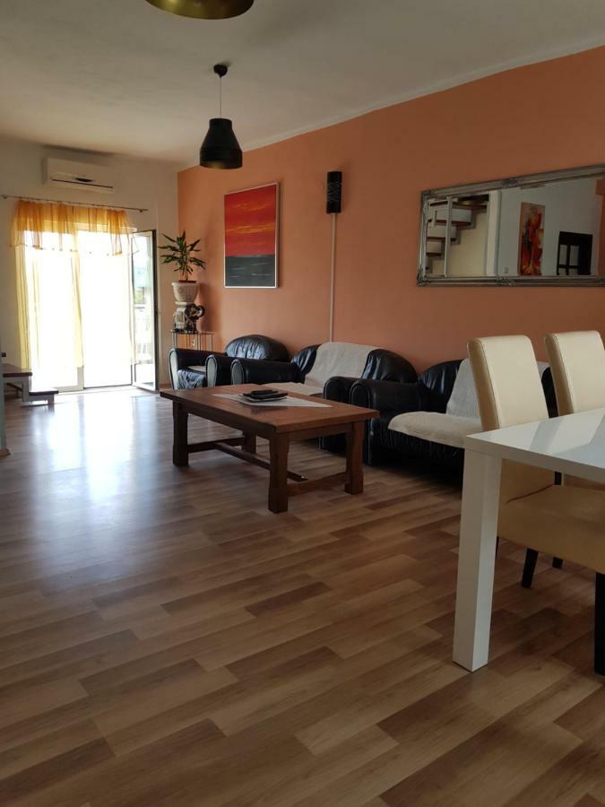שיבניק Holiday House "Villa Flora" מראה חיצוני תמונה