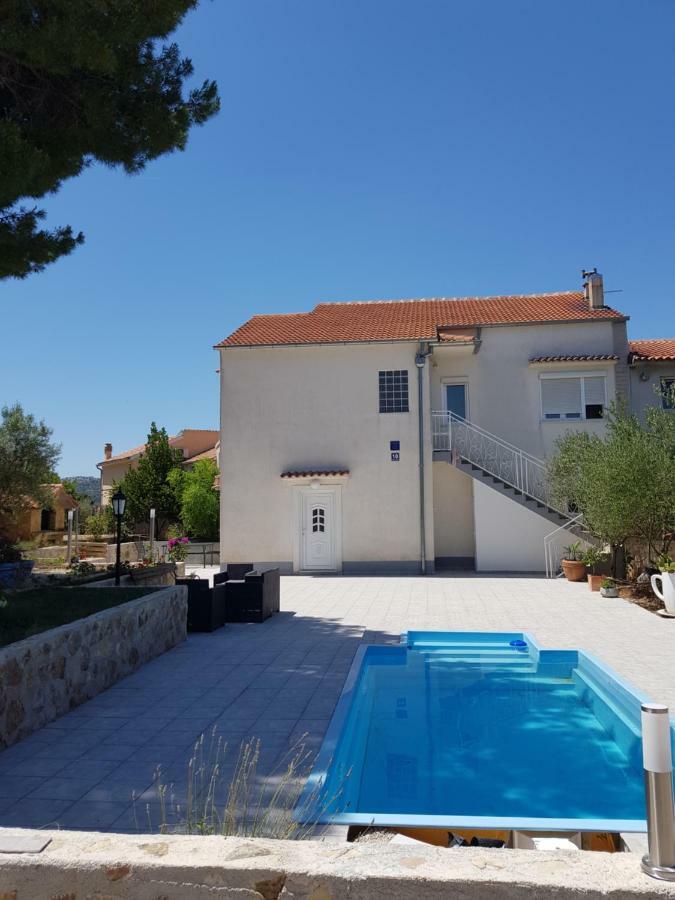 שיבניק Holiday House "Villa Flora" מראה חיצוני תמונה