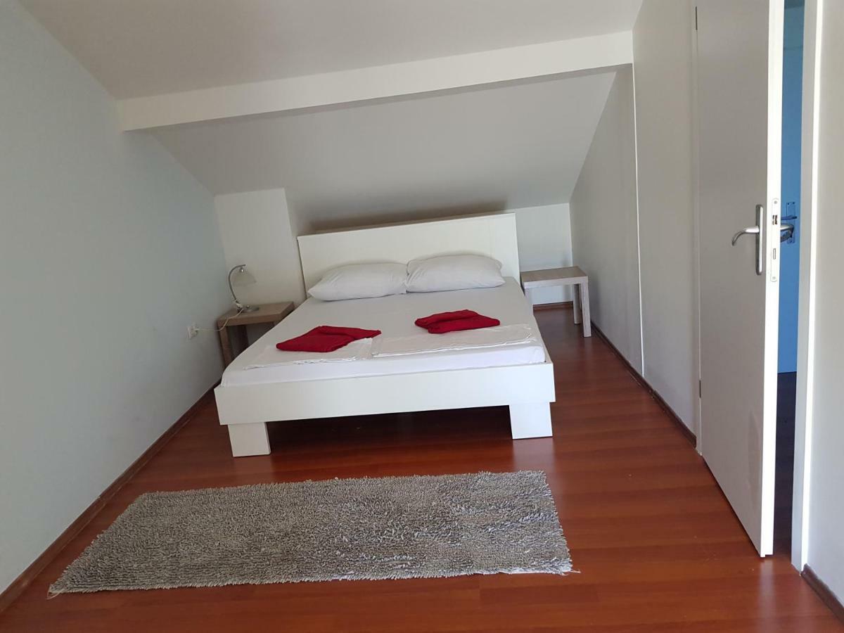 שיבניק Holiday House "Villa Flora" מראה חיצוני תמונה