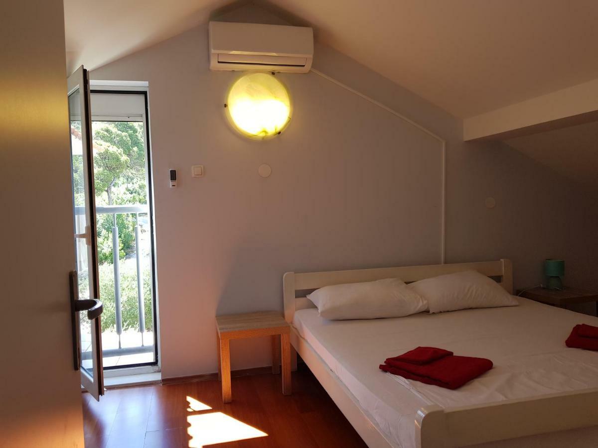 שיבניק Holiday House "Villa Flora" מראה חיצוני תמונה