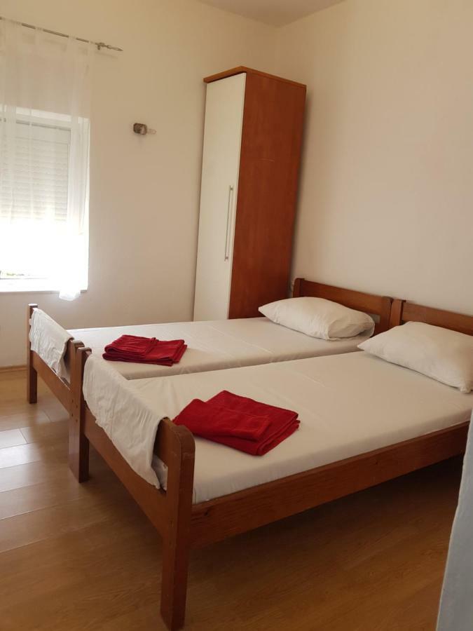 שיבניק Holiday House "Villa Flora" מראה חיצוני תמונה